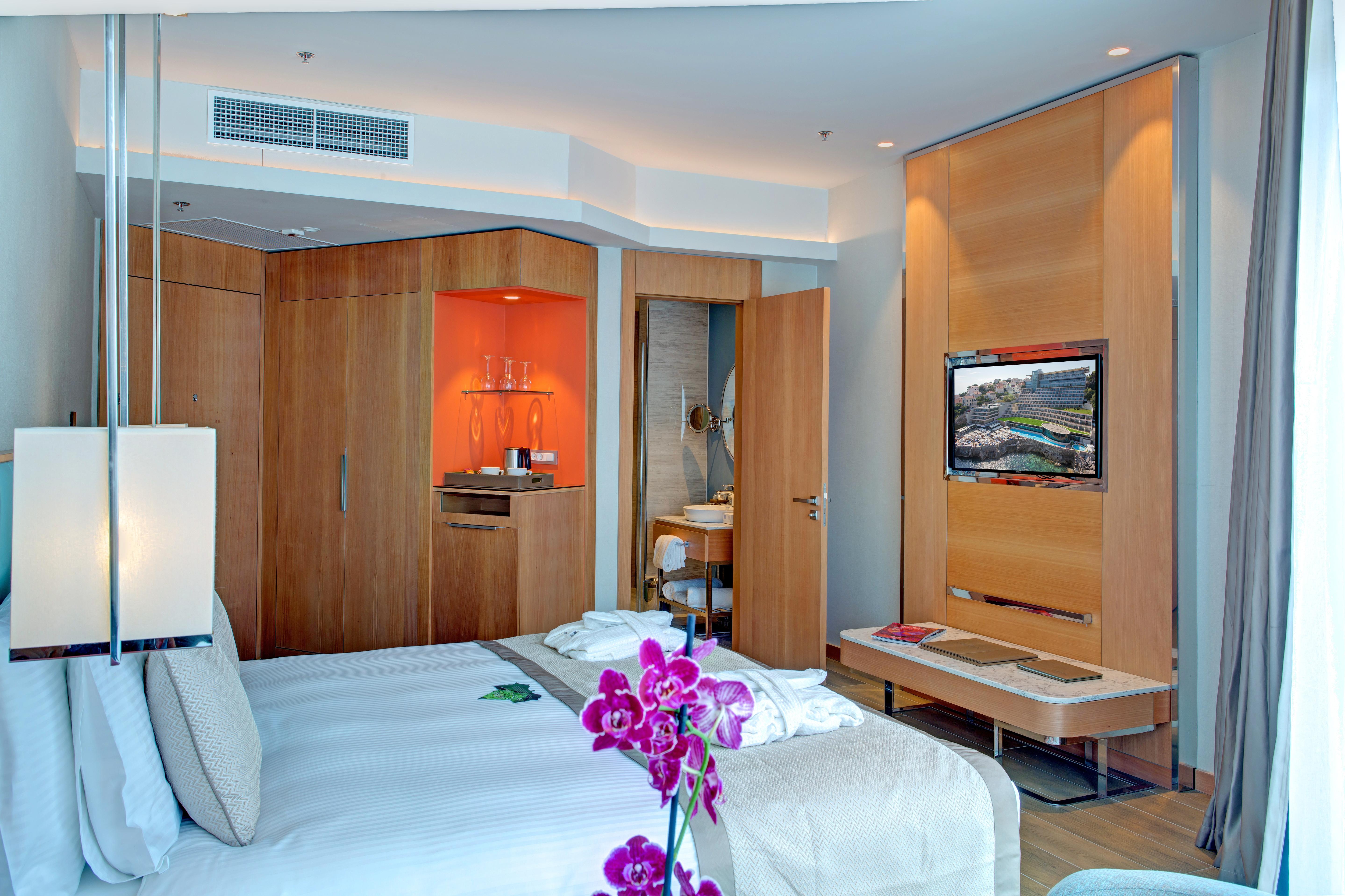 Rixos Premium Dubrovnik Hotel Ngoại thất bức ảnh A room at the hotel