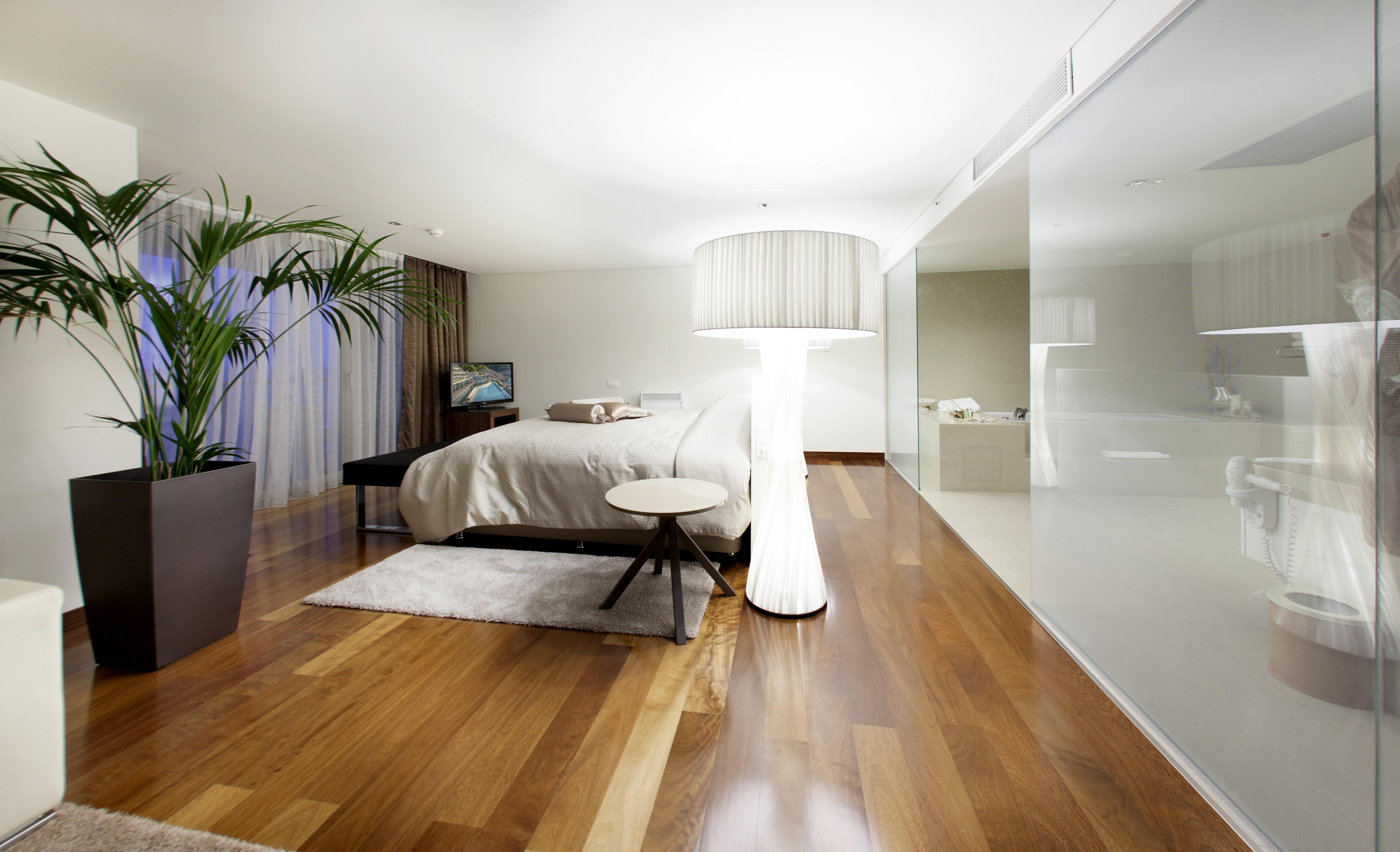 Rixos Premium Dubrovnik Hotel Ngoại thất bức ảnh A bedroom with a bamboo floor