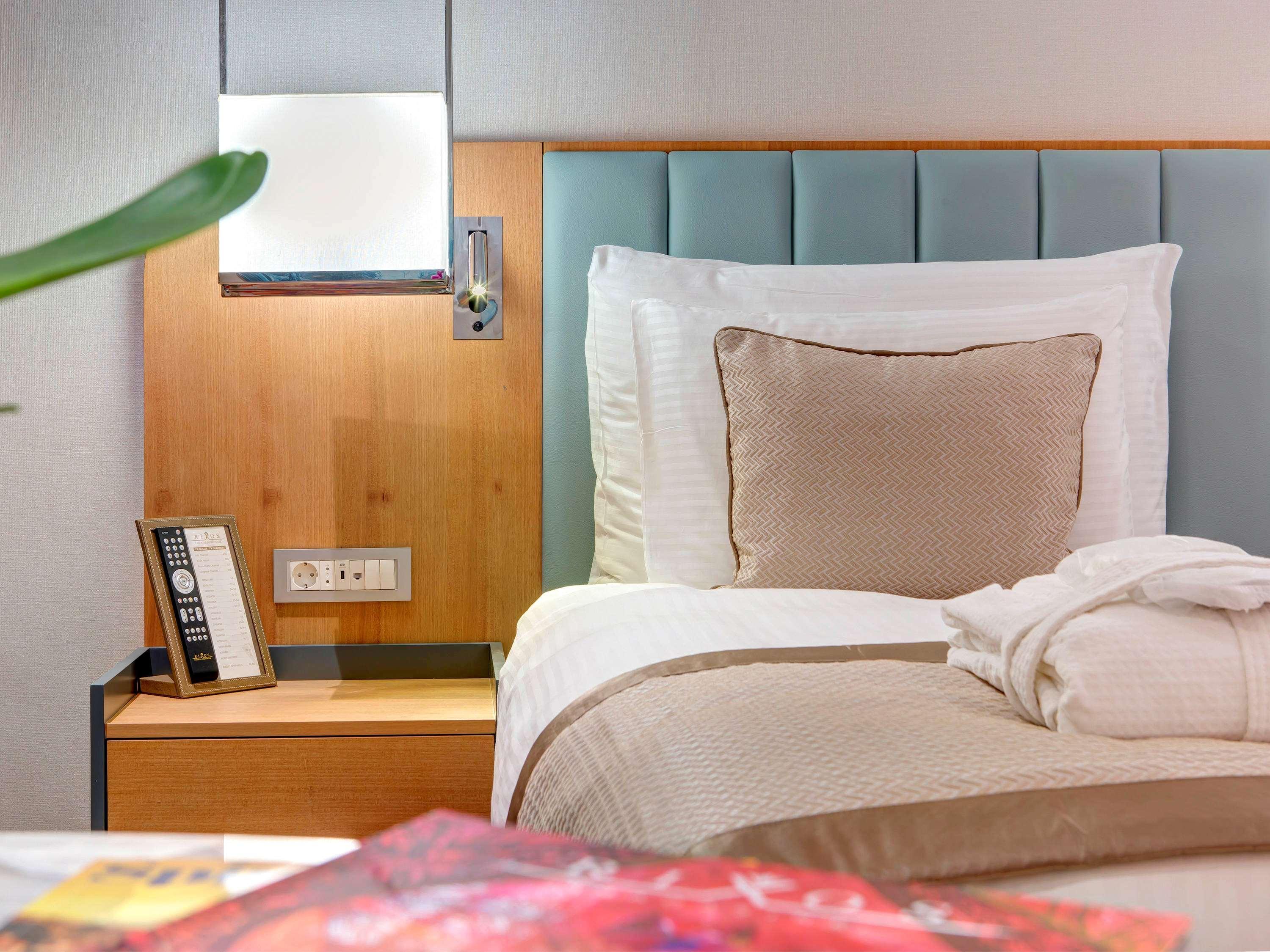Rixos Premium Dubrovnik Hotel Ngoại thất bức ảnh A room at the hotel