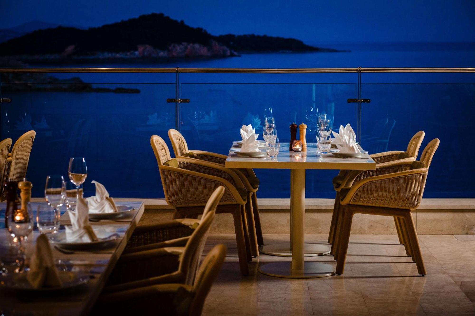 Rixos Premium Dubrovnik Hotel Ngoại thất bức ảnh The Deck