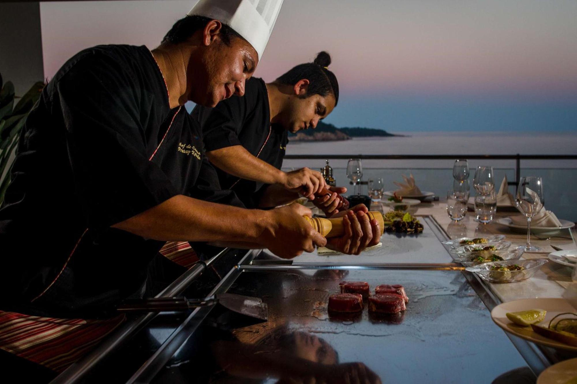 Rixos Premium Dubrovnik Hotel Ngoại thất bức ảnh Chef on board of a yacht