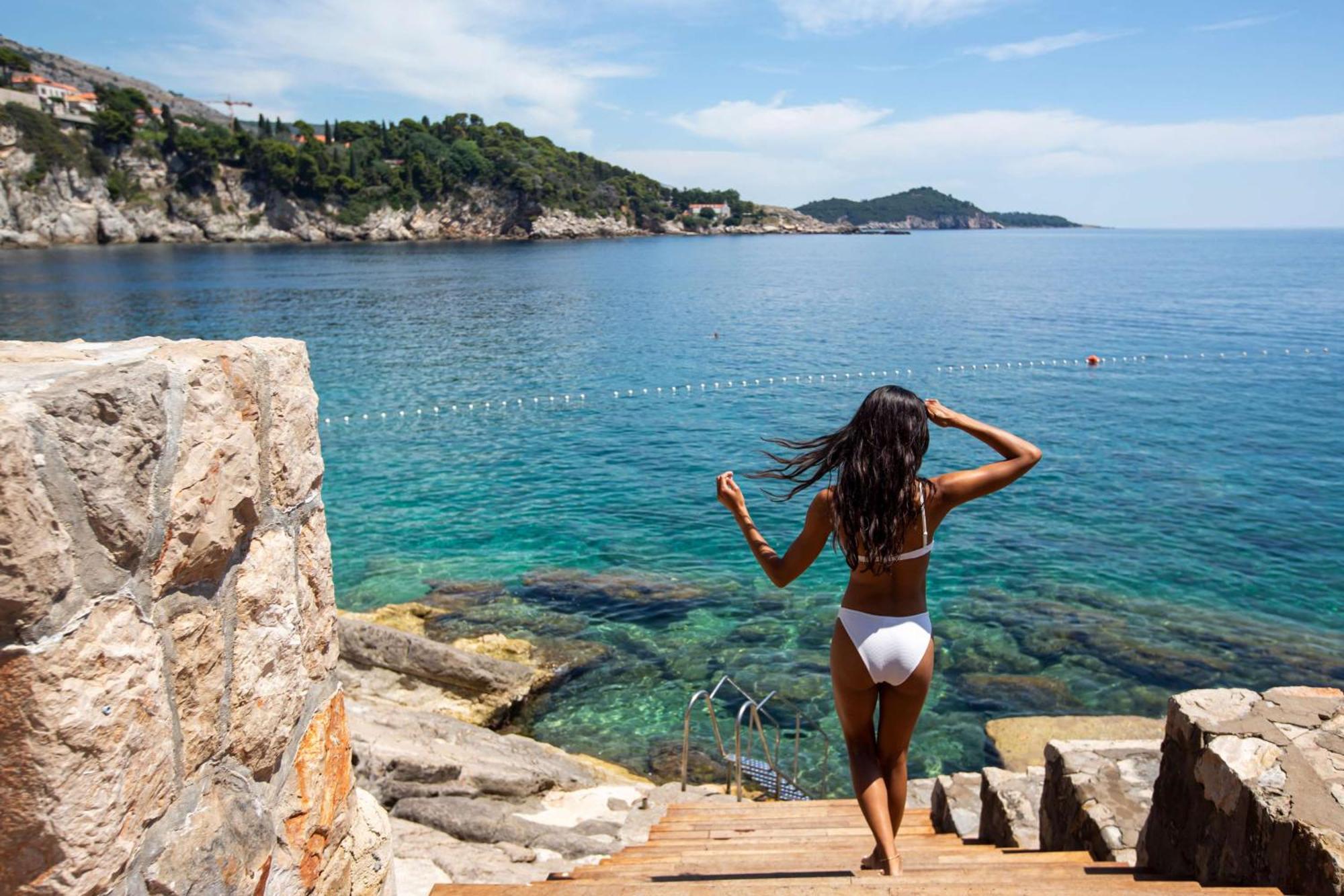 Rixos Premium Dubrovnik Hotel Ngoại thất bức ảnh A woman in a bikini